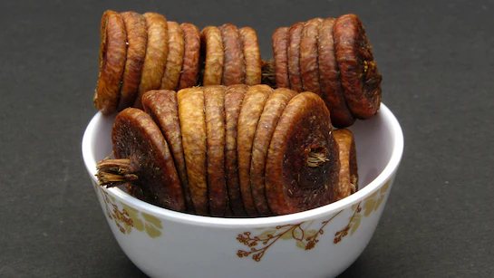 सिर्फ 2 अंजीर को पानी में भिगोकर खा लें