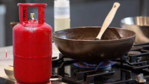 क्या 1 अप्रैल को बढ़ेंगे LPG सिलेंडर के दाम, क्या संकेत दे रहे हैं मौजूदा हालात और पिछले रुझान?