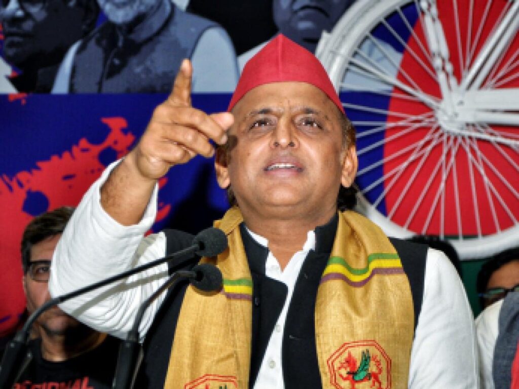 अखिलेश का आरोप- आपदा में अवसर खोज रहे बीजेपी वाले, LPG सिलेंडर की कालाबाजारी में शामिल