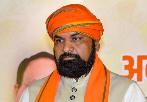 बिहार में बीजेपी सीएम का खेल शुरू! सम्राट चौधरी पर नीतीश के हाथ को विजय चौधरी ने क्यों हवा में उड़ाया?