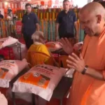 बाढ़ से बेघर परिवारों को योगी ने दिया जमीन का पट्टा, एक हजार पीड़ितों को राहत किट भी